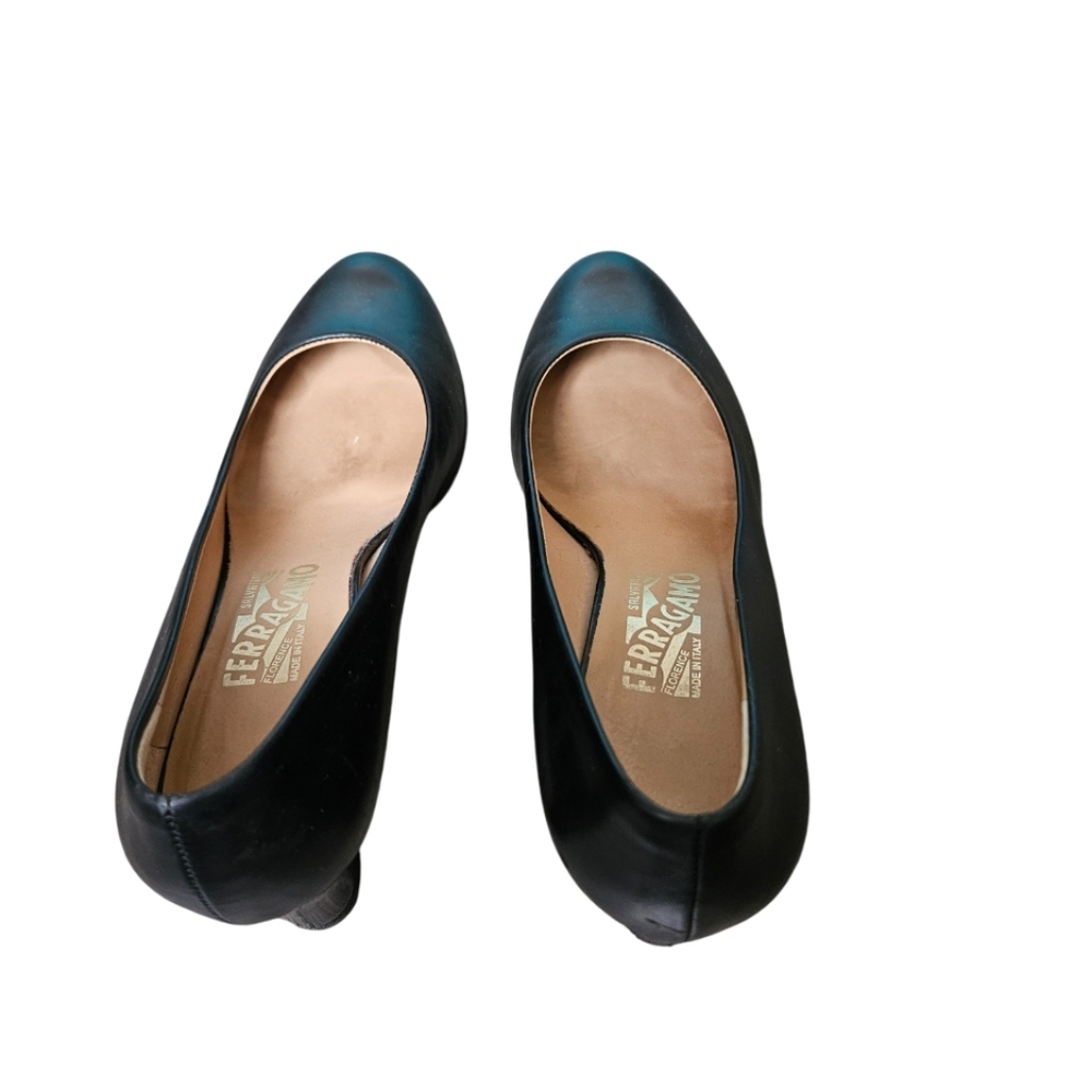 Salvatore Ferragamo Tamina Black Leather Gold Tone Heel Pumps Sz 8B Italy - Picture 13 of 13